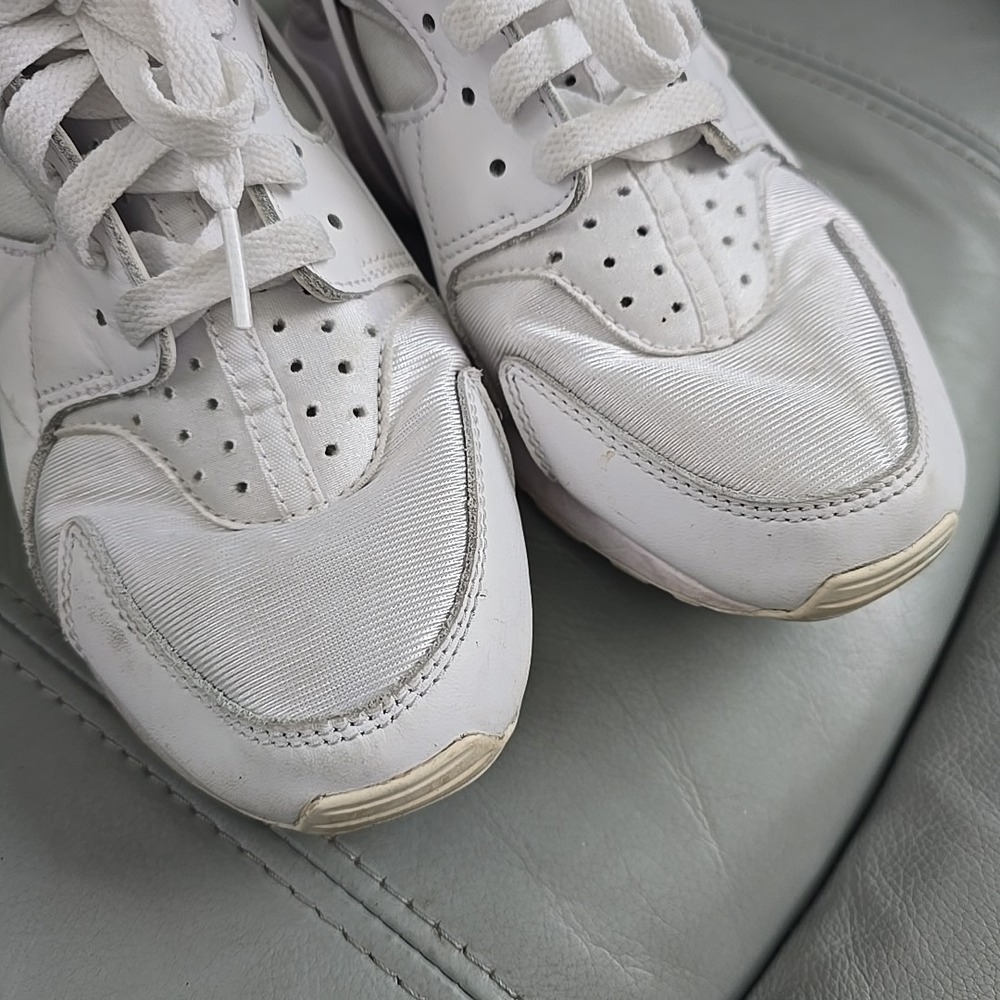 Nike Air Huarache Shoes Womens Size 8.5 White Triple White Sneakers DH4439-102 - Picture 7 of 7